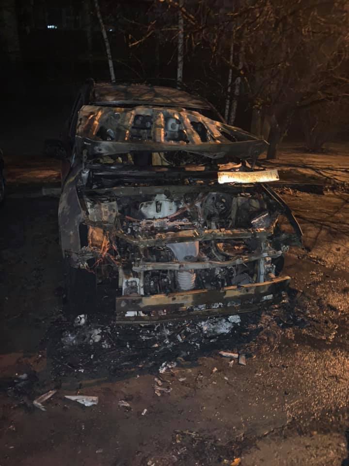 У Києві згоріло авто засновниці "Батьки SOS" Олени Парфьонової