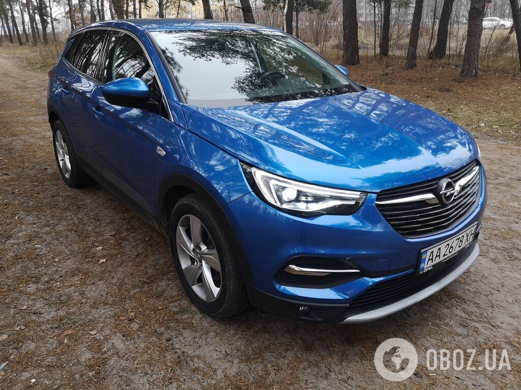 Opel Grandland X относится к популярному сегменту C-SUV