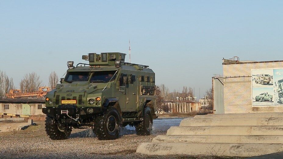 У Кременчуці відбувся демонстраційний показ автотехніки для ЗСУ