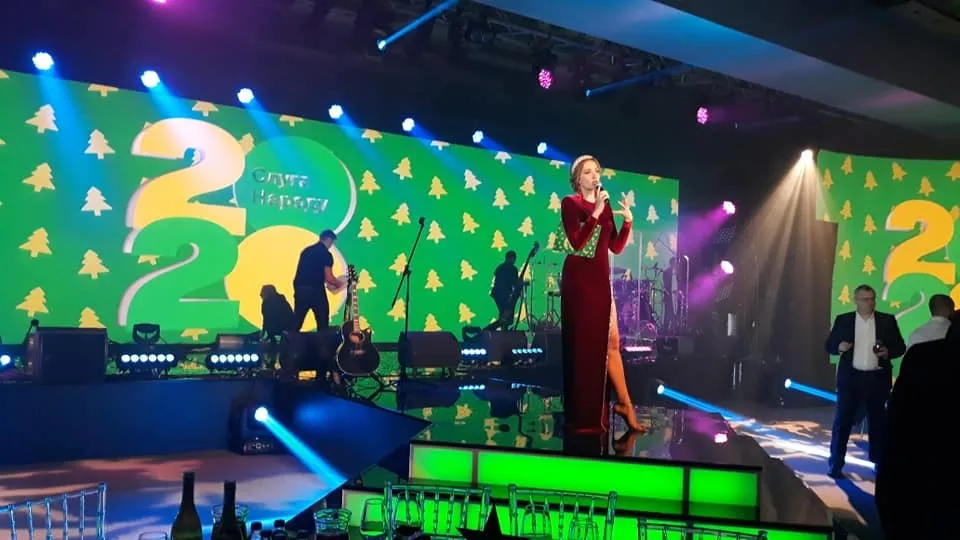 Квитки по 2500 грн і селфі з Зеленським: яким був перший новорічний корпоратив "Слуги Народу"