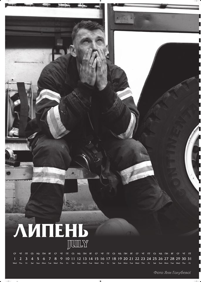 "Відправте до мене березня!" Пожежники Києва знялися для календаря: українки в захваті від гарячих фото