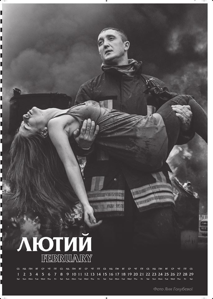 Пожарные Киева снялись для календаря: горячие кадры