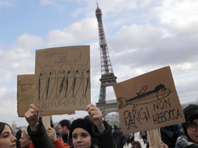 Протести "сардин" у Парижі
