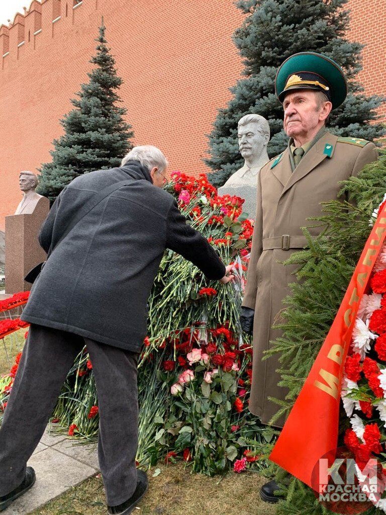 Мережу обурило поклоніння РФ убивці-Сталіну