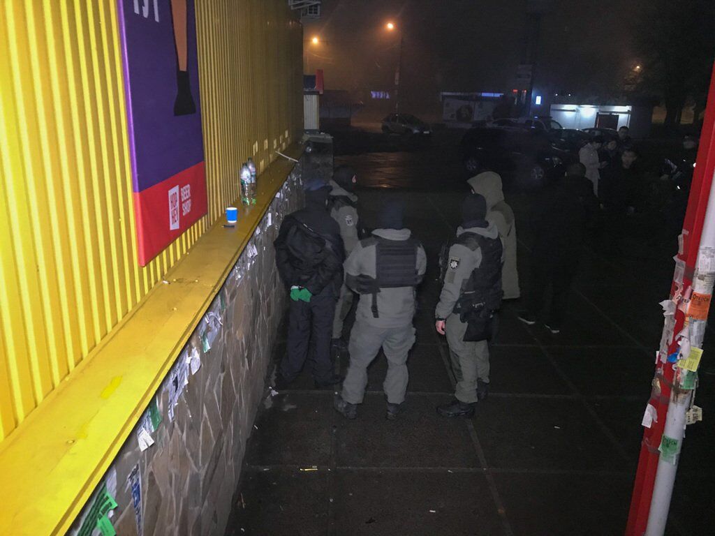 Полицейским удалось задержать четырех подозреваемых в поджогах магазинов в Киеве
