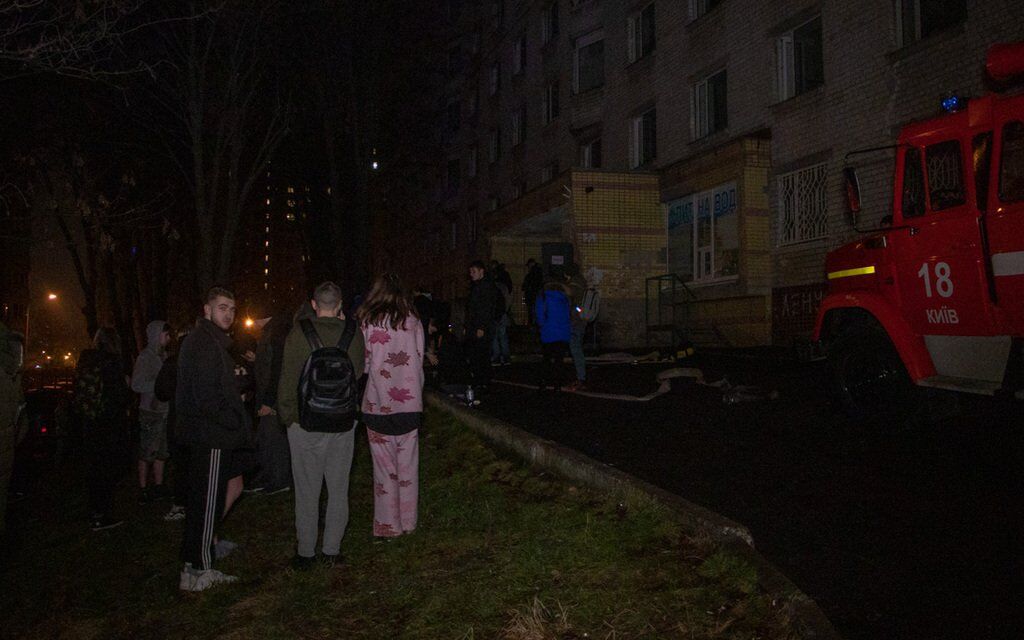В Киеве в общежитии №8 Национального авиационного университета вспыхнул пожар