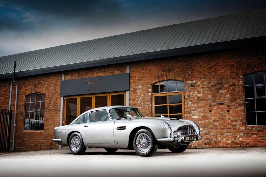 1965 Aston Martin DB5 "Bond Car" – $6 385 000