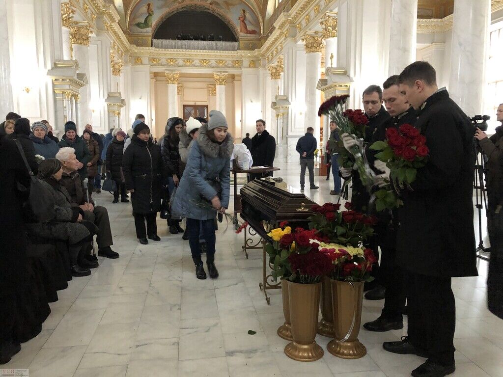 В Одесі попрощалися із загиблим у страшній пожежі студентом