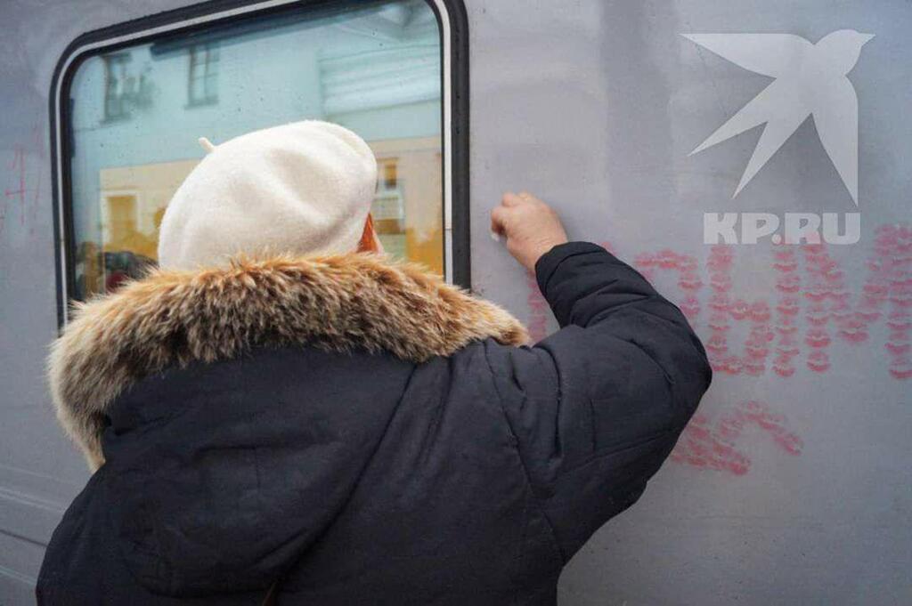 У Севастополі цілували потяг Путіна