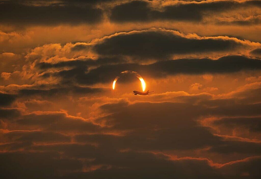 Опубліковані вражаючі фото сонячного затемнення