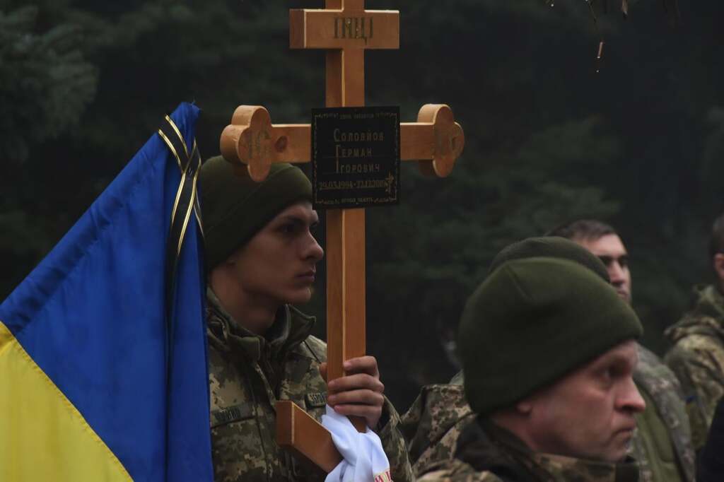 "Навсегда в сердцах": на Днепропетровщине трогательно простились с погибшим на Донбассе героем. Фото