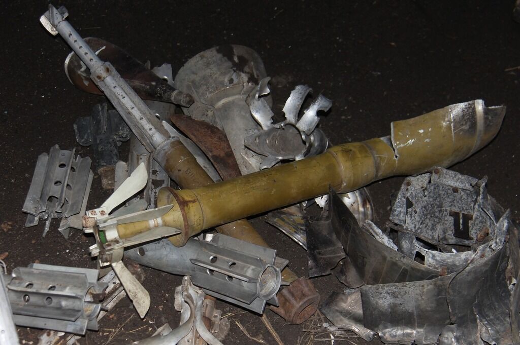 Воины собрали елку из обломков российских боеприпасов