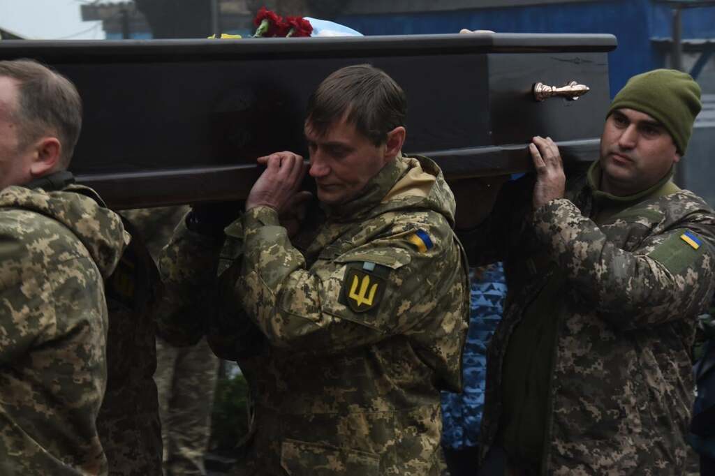 "Назавжди в серцях": на Дніпропетровщині зворушливо попрощалися із загиблим на Донбасі героєм. Фото