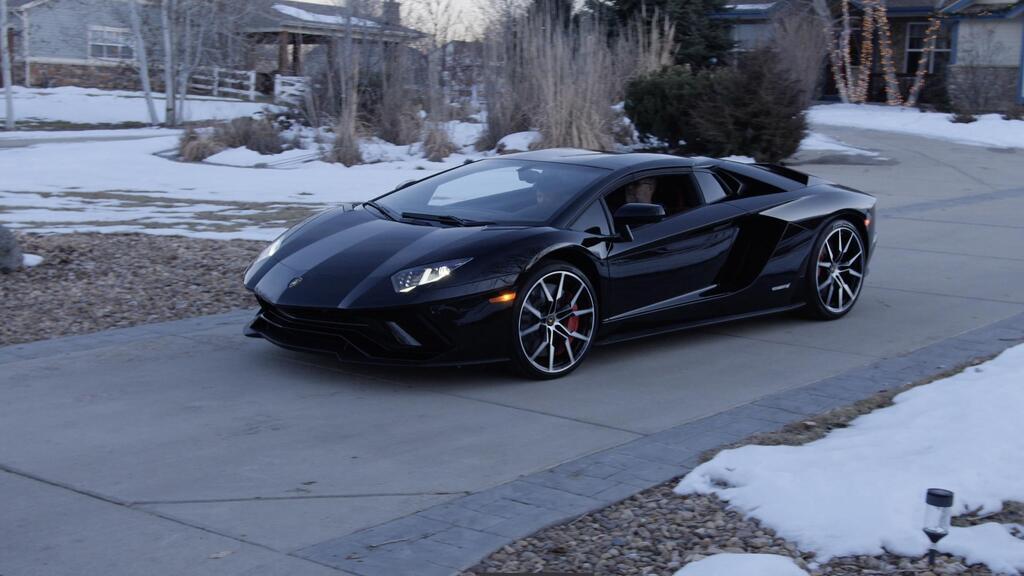 Появление в гараже настоящего Lamborghini Aventador шокировал все семейство