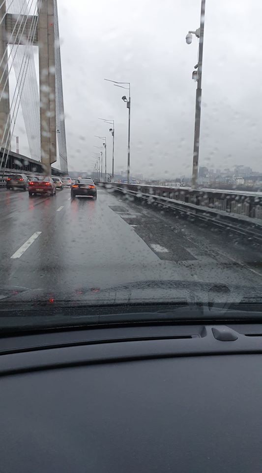 В Киеве водители пожаловались на популярный мост
