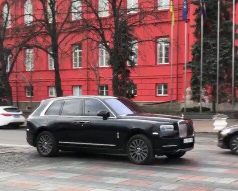 Rolls-Royce Cullinan поймали на видео в Киеве