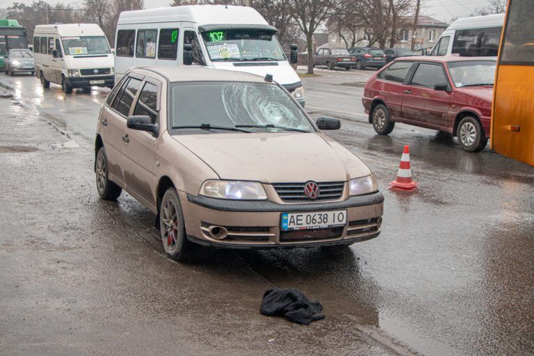 У Дніпрі на пішохідному переході авто збило підлітка