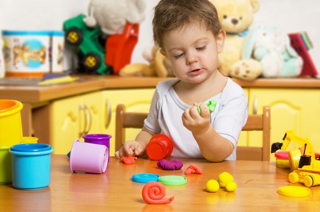 "Барбі", слайми й глина для ліплення: українські експерти назвали токсичні дитячі іграшки