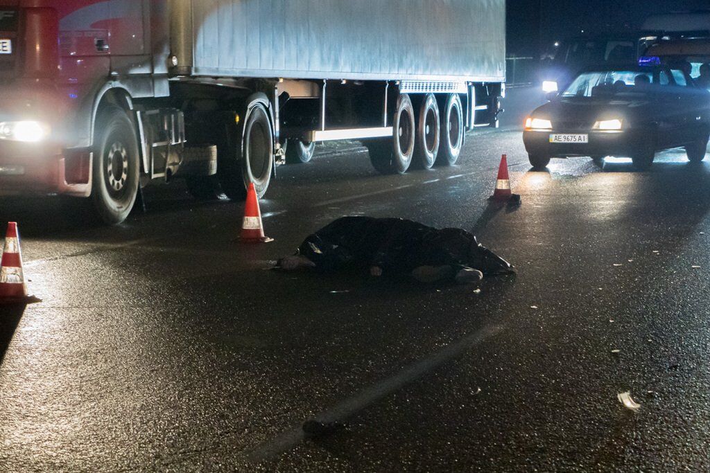 Перебегал дорогу: на Донецком шоссе насмерть сбили пешехода