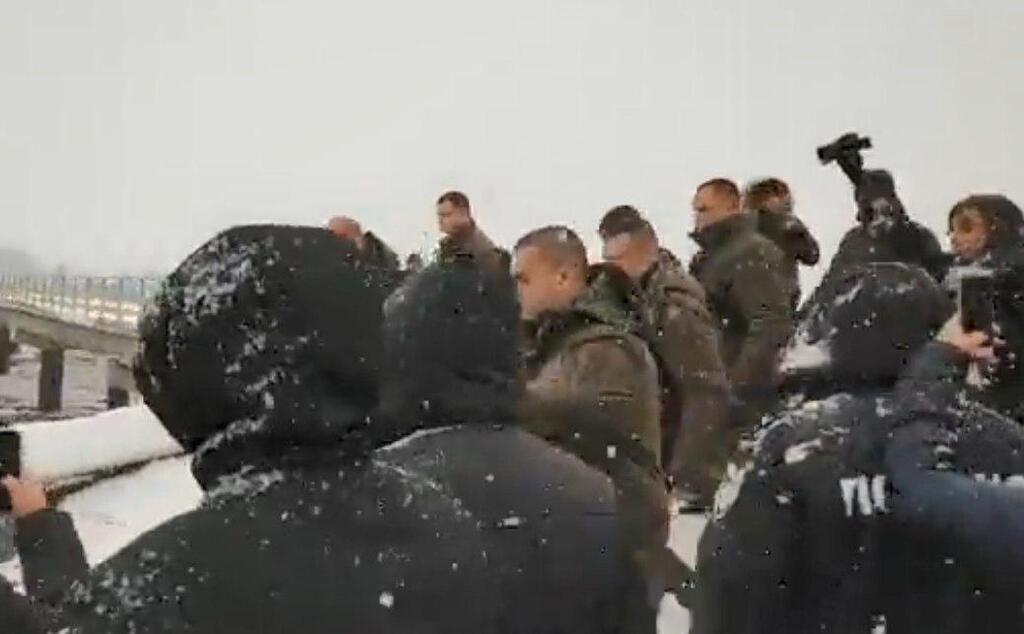 Обступил спецназ: Зеленский удивил усиленной охраной на Прикарпатье. Видео
