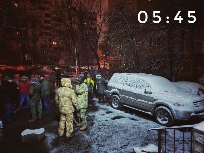 Обмін полоненими: що відбувається під Лук'янівським СІЗО вранці 29 грудня. Фото