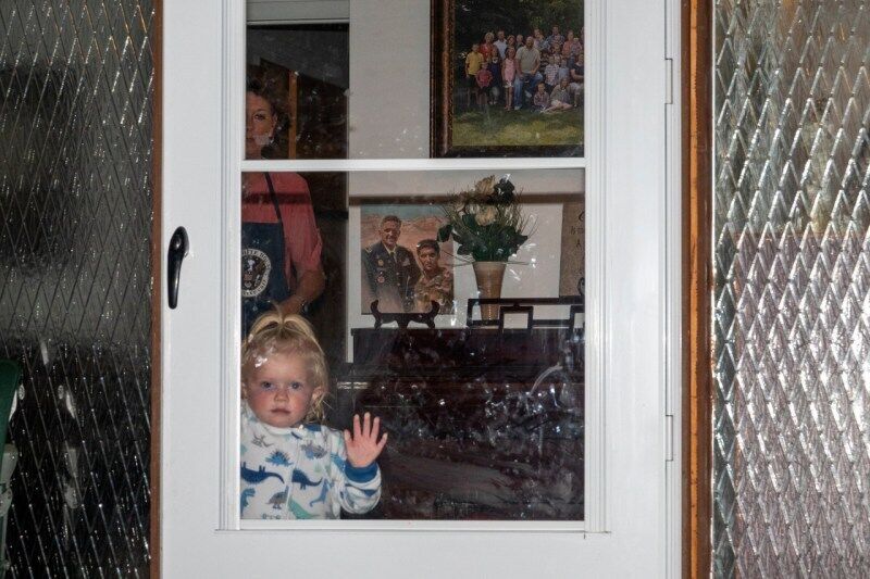 Кэролайн Тейлор в доме бабушки в Северном Огдене, сентябрь. Ее отец был убит в Афганистане в 2018 году