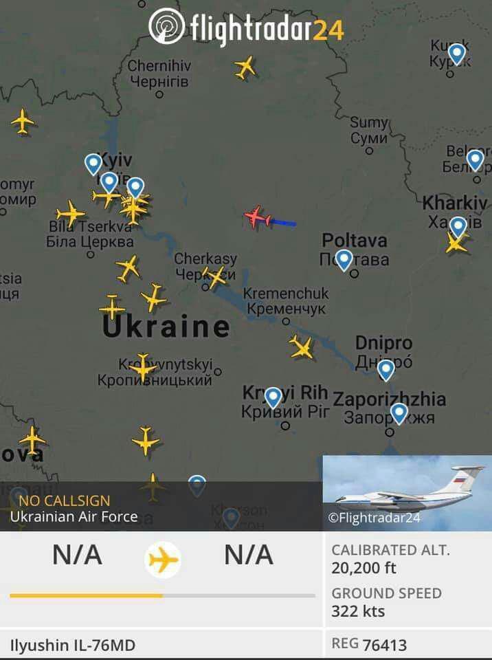 Самолет с украинцами летит в "Борисполь" (красный)