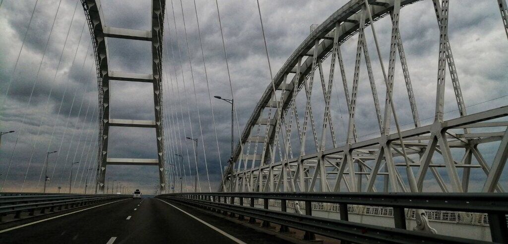 Крымский мост пустует после "сезона"