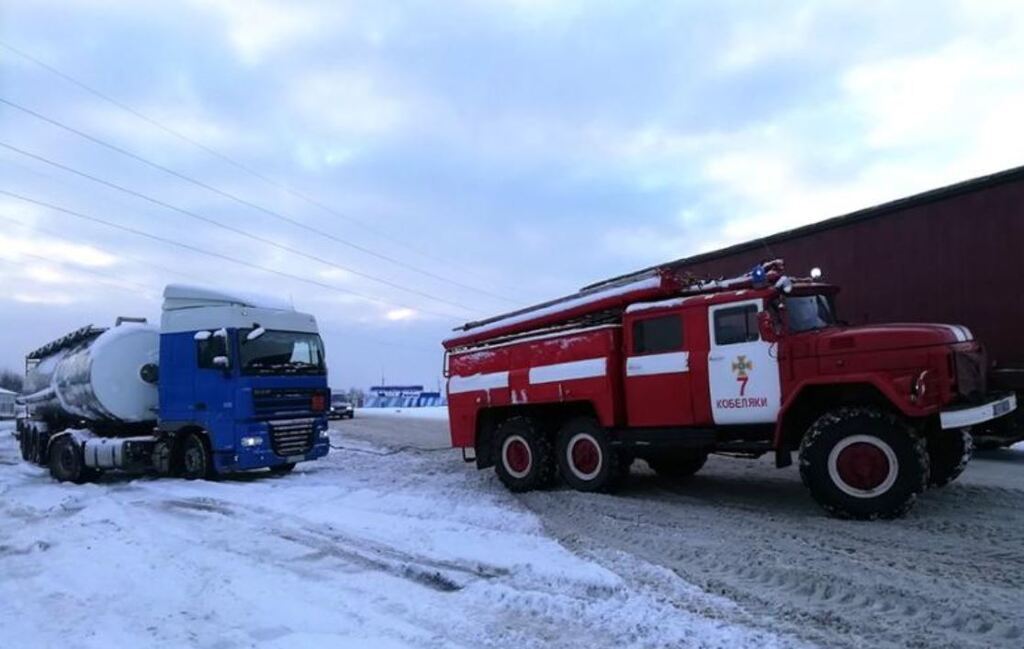 Сотні аварій: в Україні трапився армагеддон через перший сніг. Фото й відео