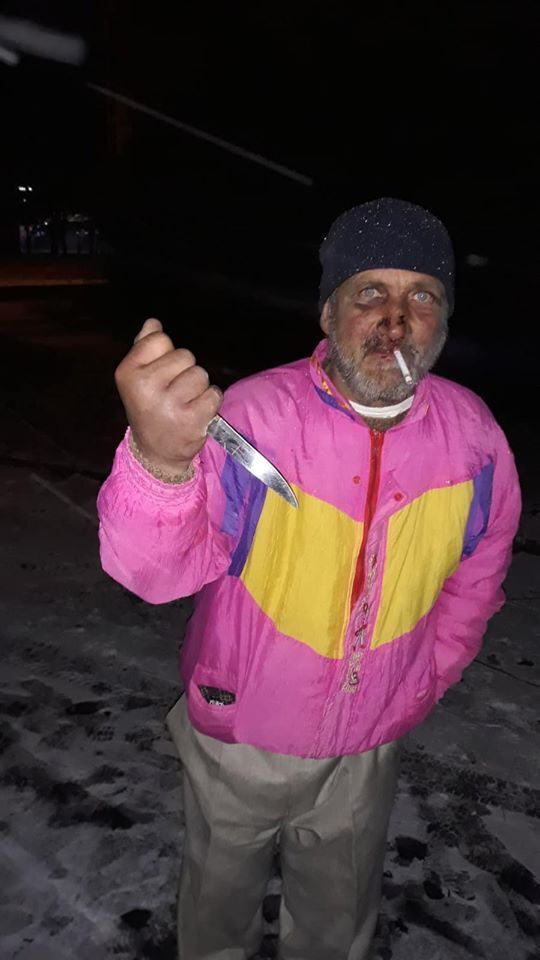 В Киеве опасный мужчина с ножом напугал жителей