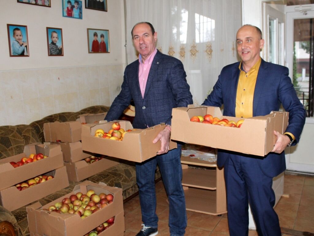 Глава ОГА похвастался помощью детдому в Сваляве