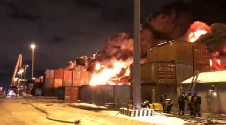 Пожежа в ангарі з каучуком в Петербурзі