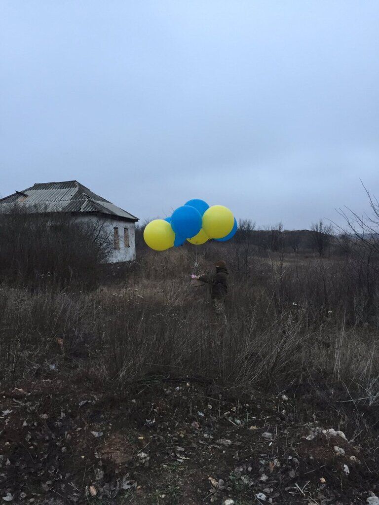 "Посылки" полетели на Донецк: на Донбассе устроили патриотичную акцию в канун Нового года