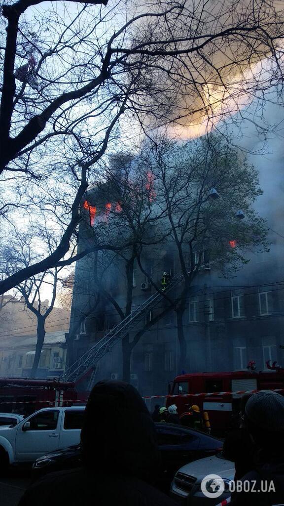 Дах звалилася: останні подробиці пожежі в коледжі Одеси