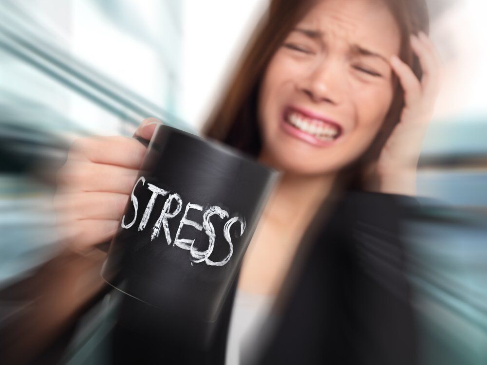 Стресс вызывает бессонницу и зависимость
