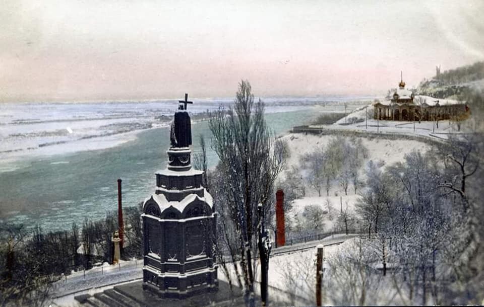 Старинная открытка с Владимирской горкой в Киеве