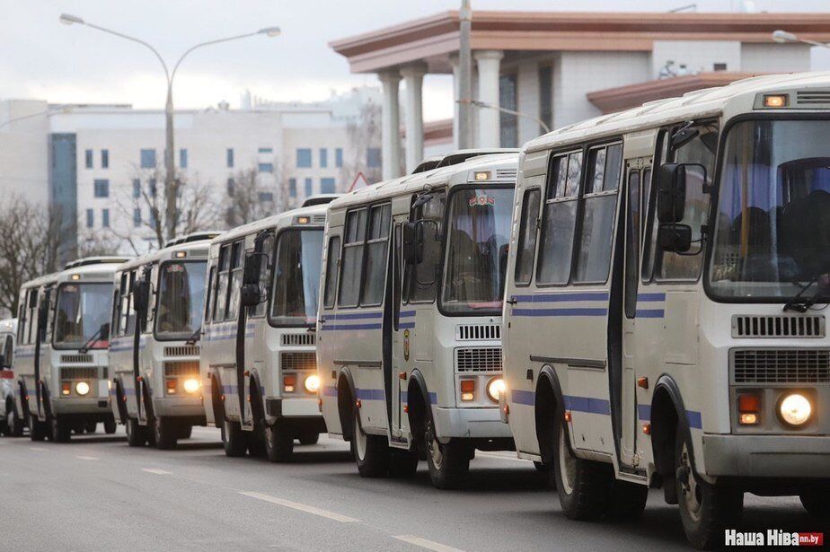 Протесті в Беларуси – автозаки