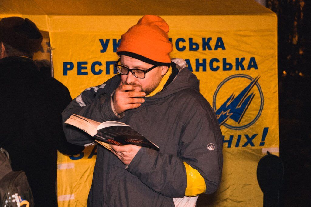 Под Офисом Зеленского устроили "Ночной дозор": случились потасовки с полицией