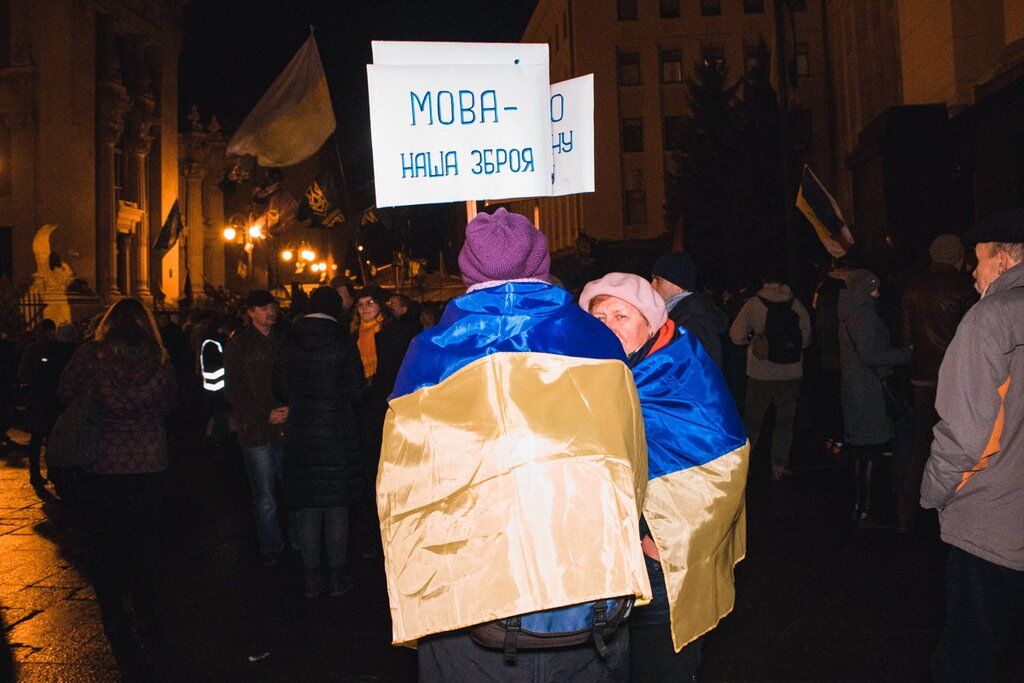 Под Офисом Зеленского устроили "Ночной дозор": случились потасовки с полицией