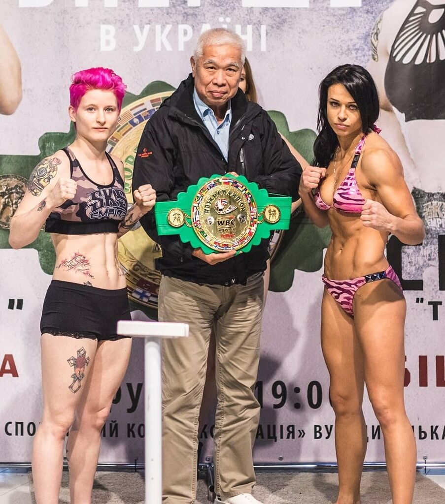 Красуня-українка з нокдауном стала чемпіонкою світу з тайського боксу