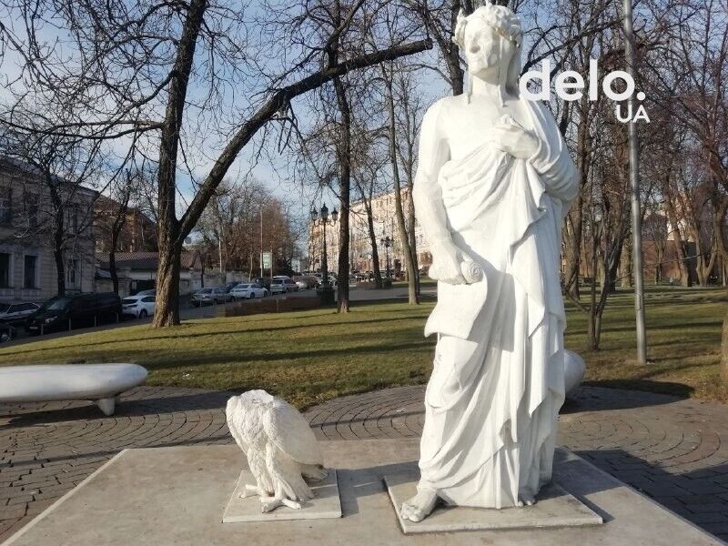 В Киеве осквернили памятник итальянскому поэту Данте Алигьери