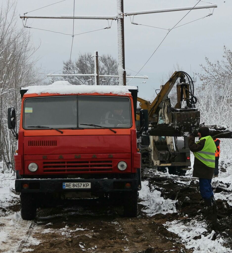 Коммунальщики Днепра капитально отремонтировали трамвайные пути на улице Строителей