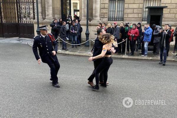 Акция Femen в Париже