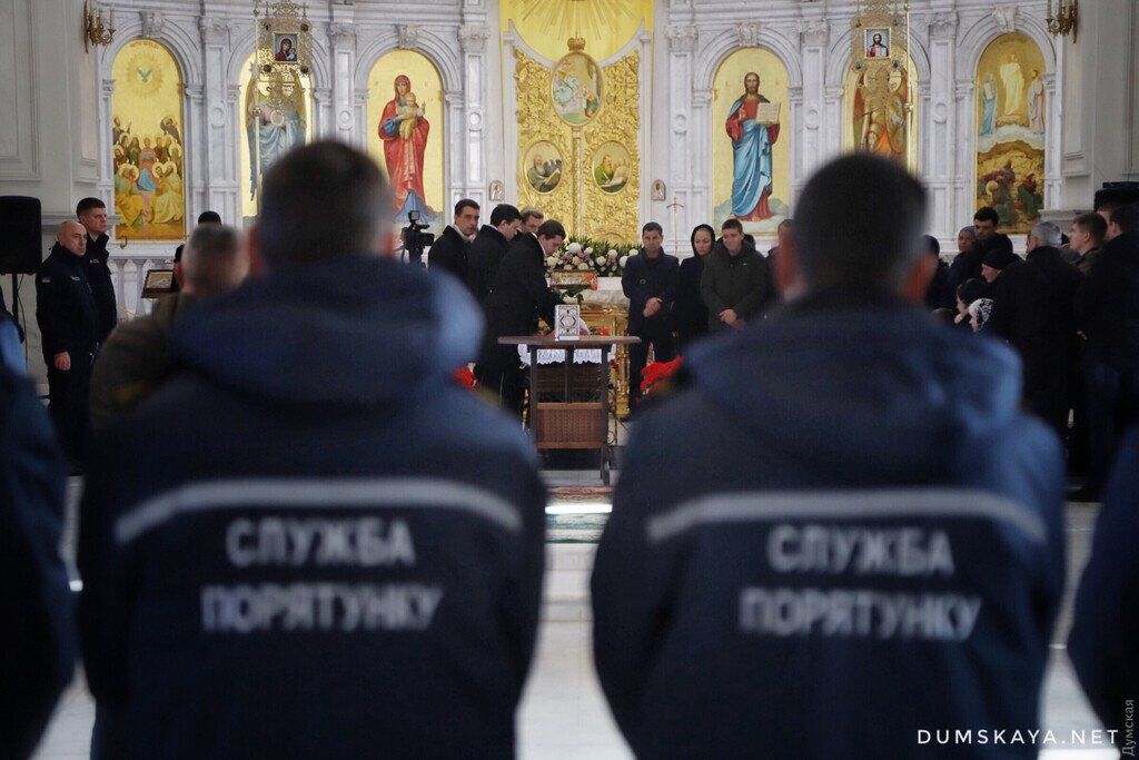 В Одессе простились с погибшим спасателем Сергеем Шатохиным