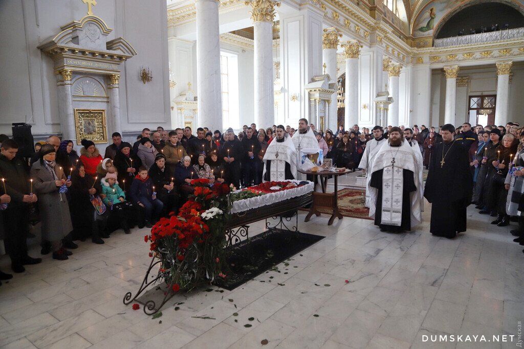 В Одессе простились с погибшим спасателем Сергеем Шатохиным