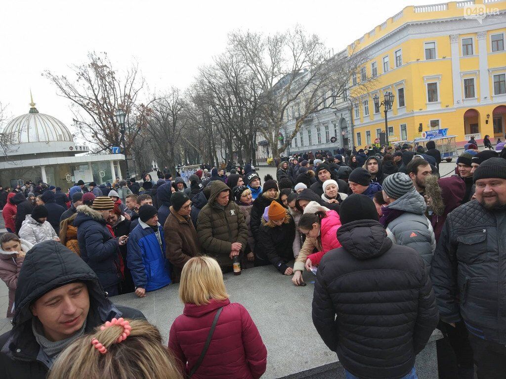 Вышли за 1000 грн: в Одессе ''развели'' участников проплаченного митинга