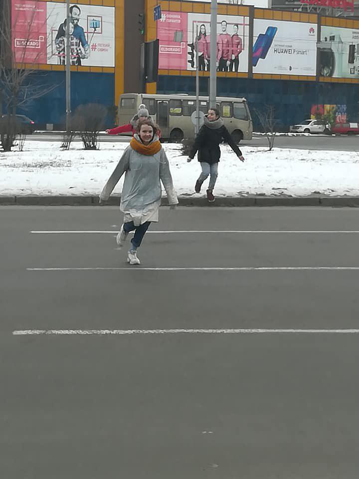 ''Беги или умри!'' В Киеве дети играют в опасную игру