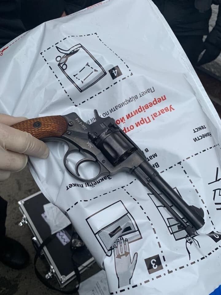 У затриманих у Києві радикалів виявили пістолет, ножі та газові балончики