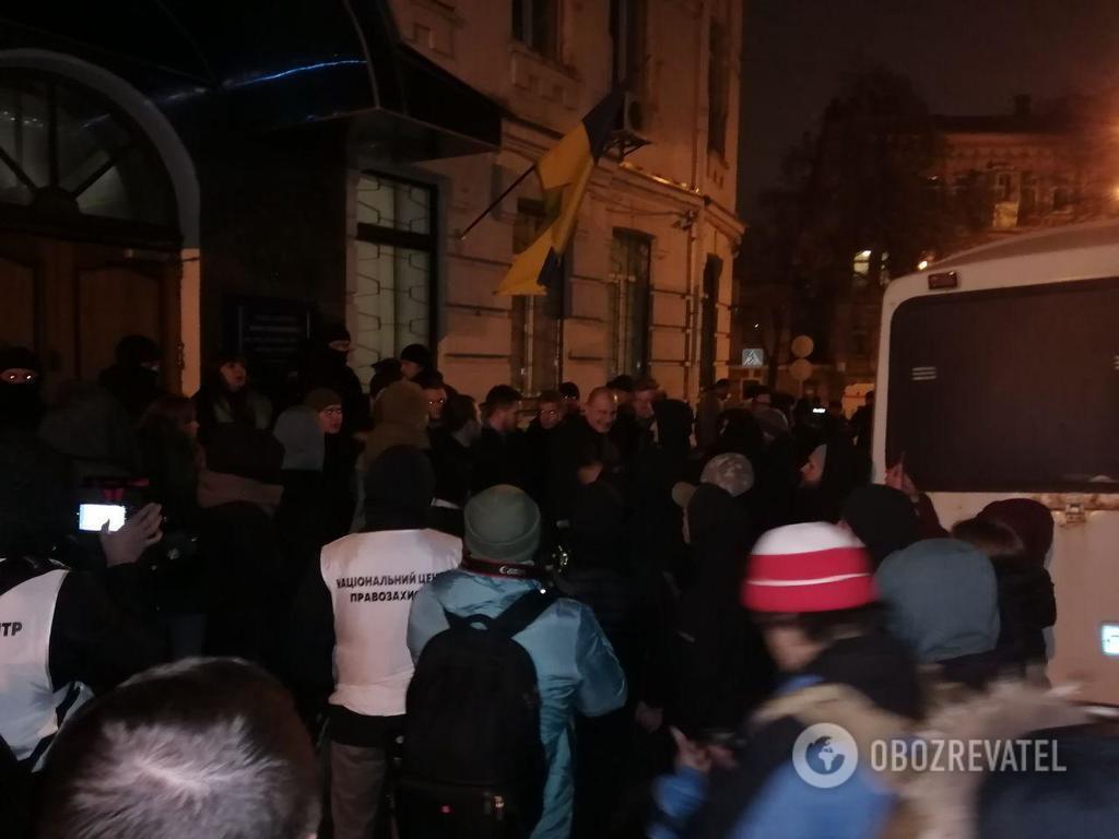 "Лягай, Бандеро!" Глава поліції Києва публічно вибачився перед українцями