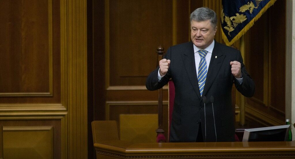Блогосфера горячо обсуждает инициированные Порошенко поправки в Конституцию по ЕС и НАТО